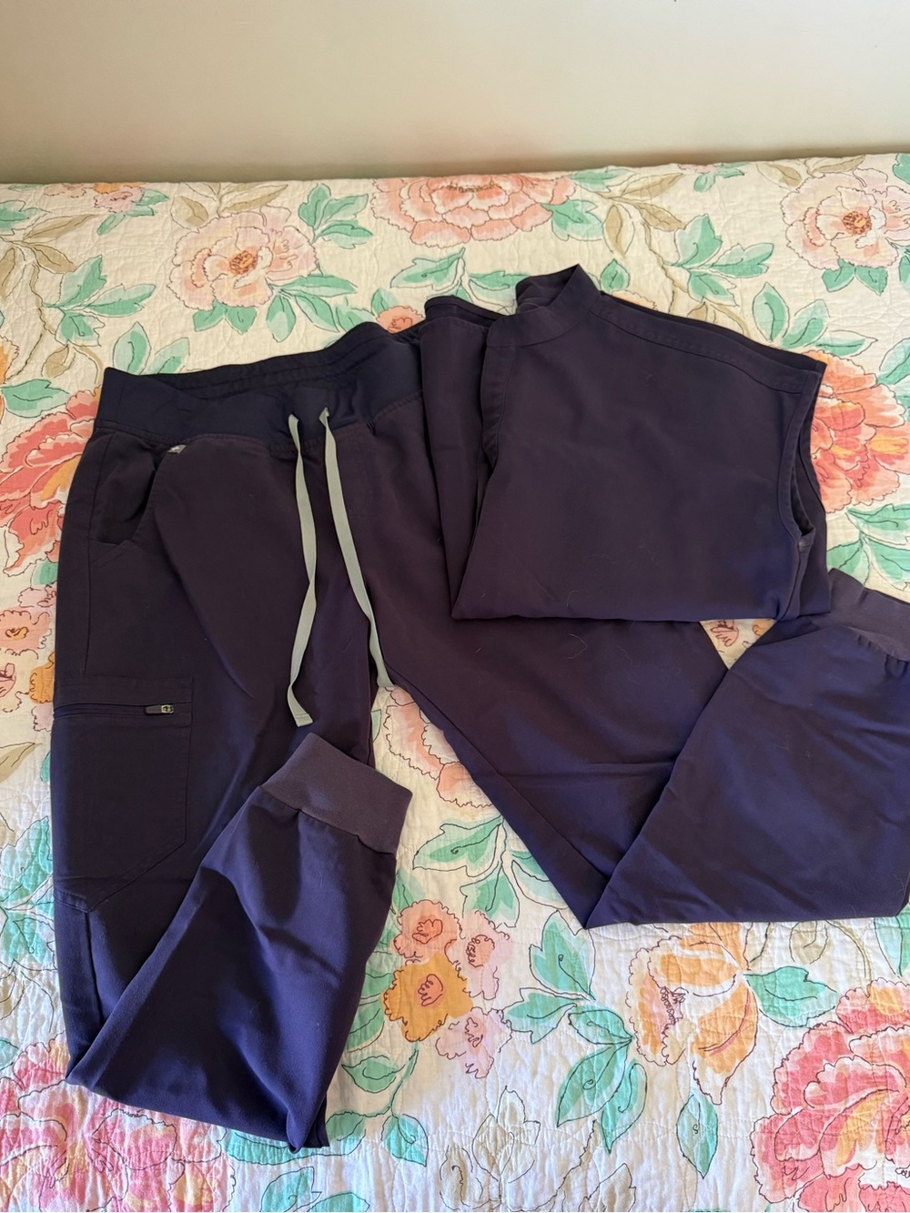FIGS Scrub Set